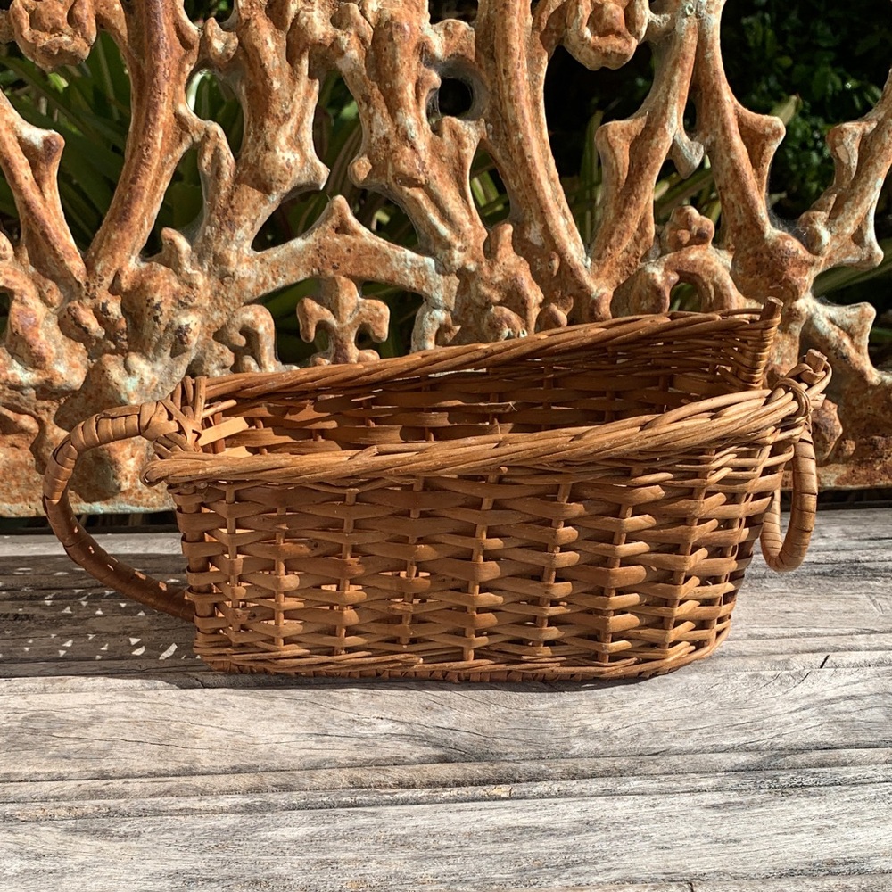 Vintage Wine Serving Basket in Natural Brown